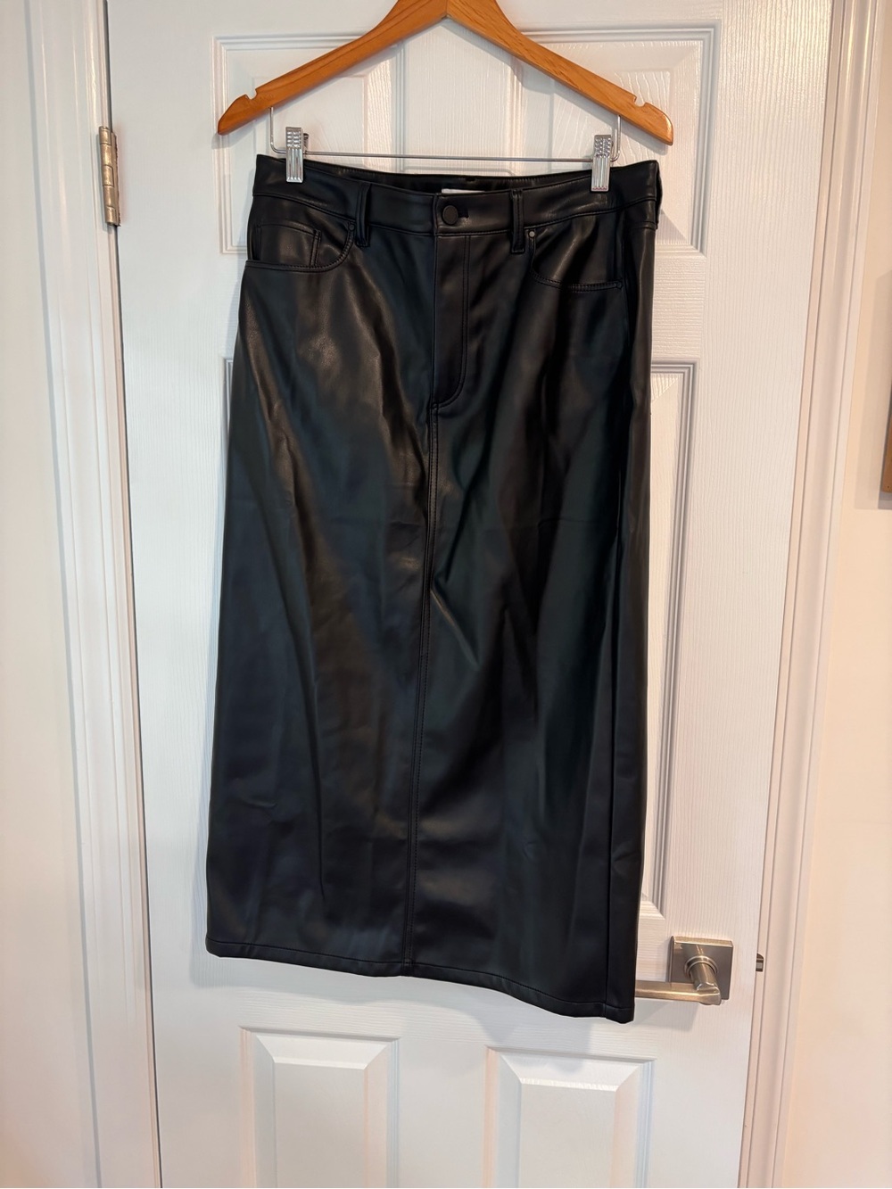 Ann Taylor black faux leather skirt size 12 NWT